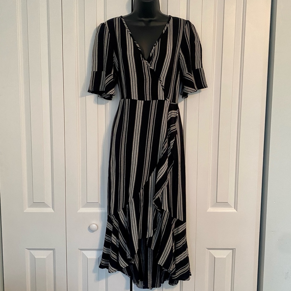 Band of Gypsies Dress, Flutter short sleeve, ruffle detailing, size M